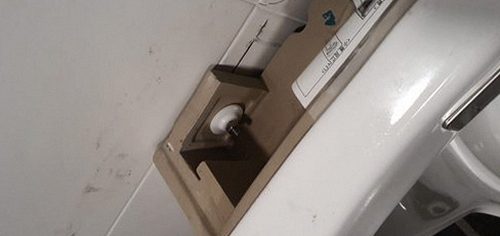 충북 하수구막힘 배수 증상과 점검 항목을 기록하는 모습